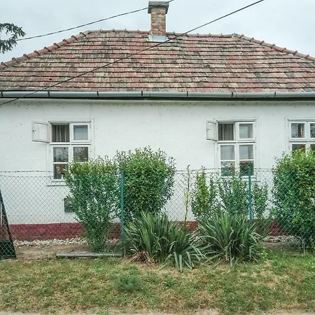 One Bedroom Holiday In Baltonlelle *